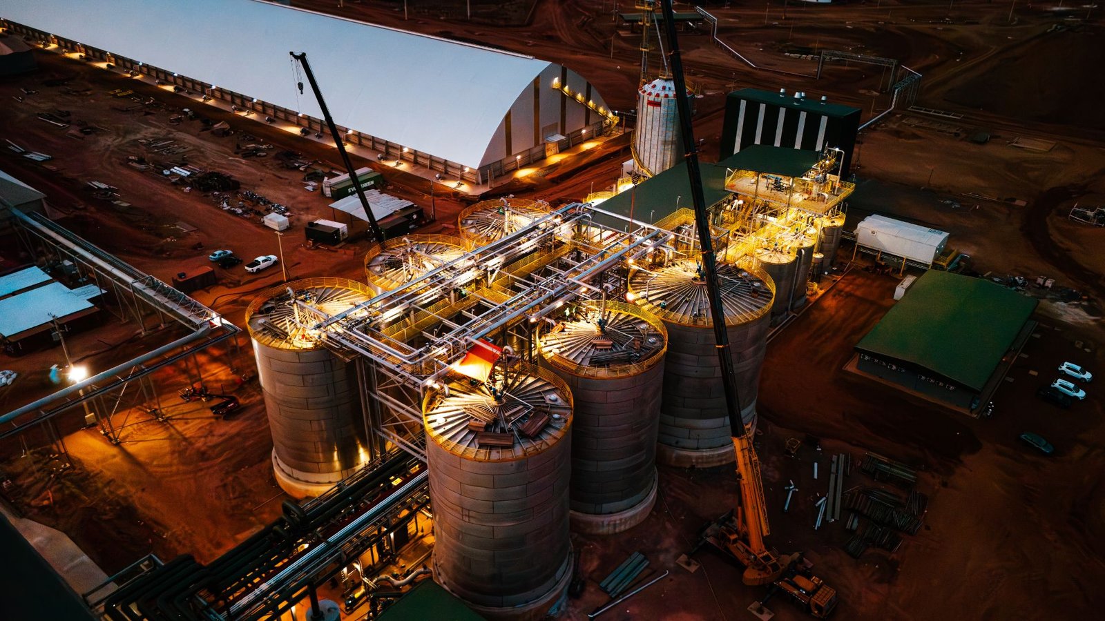 Planta industrial da Alvorada Bioenergia à noite